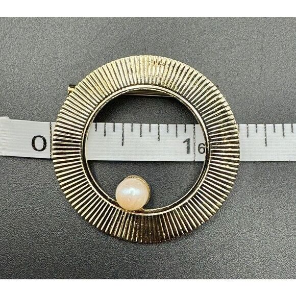 Vintage Jewelry Gold‎ Tone Faux Pearl Open Circle Textured Minimalist Pin Brooch - Picture 5 of 6
